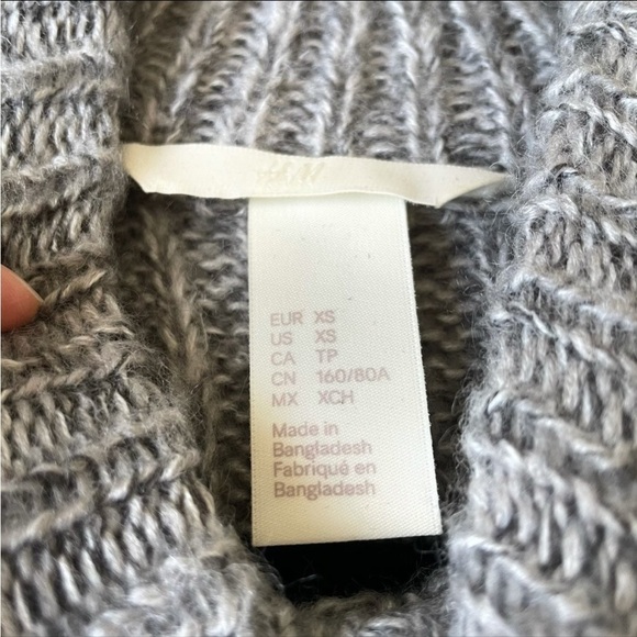 H&M Fall Winter Grey Mock Neck Sweater XS - Picture 4 of 5